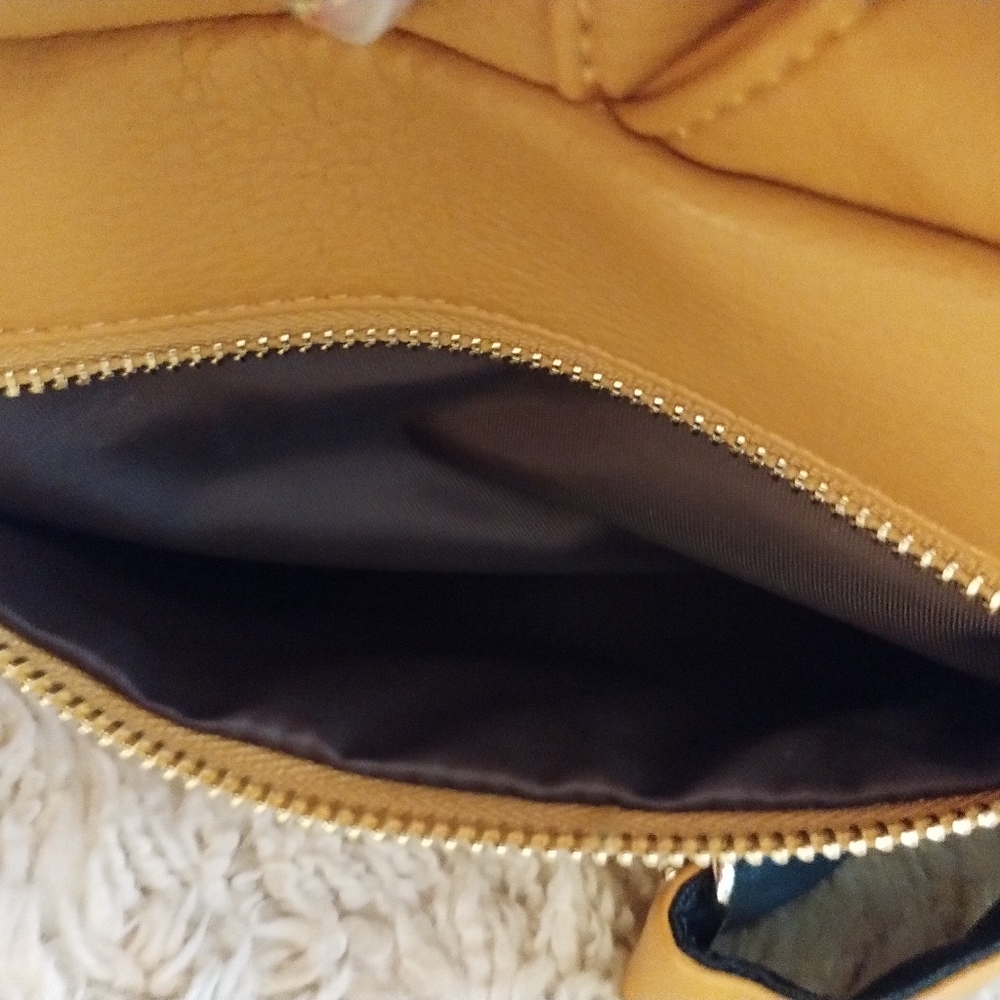 NWOT INICAT 5-Way Crossbody Sling Waist or Shoulder Bag - Picture 12 of 17